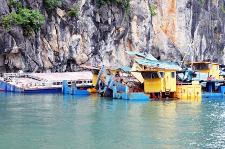 9 chiếc tàu thủy này là của Công ty TNHH một thành viên Vận tải biển Viễn Dương Vinashin với tổng giá trị cả trăm tỉ đồng.